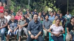 Tak Tunggu APBD, Absalom Sine Bantu LPJU dan Fasilitas Posyandu Gunakan Dana Pribadi